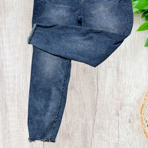 Torrid Womens Bombshell Skinny Jeans Size 18 SHORT Blue‎ Raw Hem Medium Wash - Picture 3 of 11